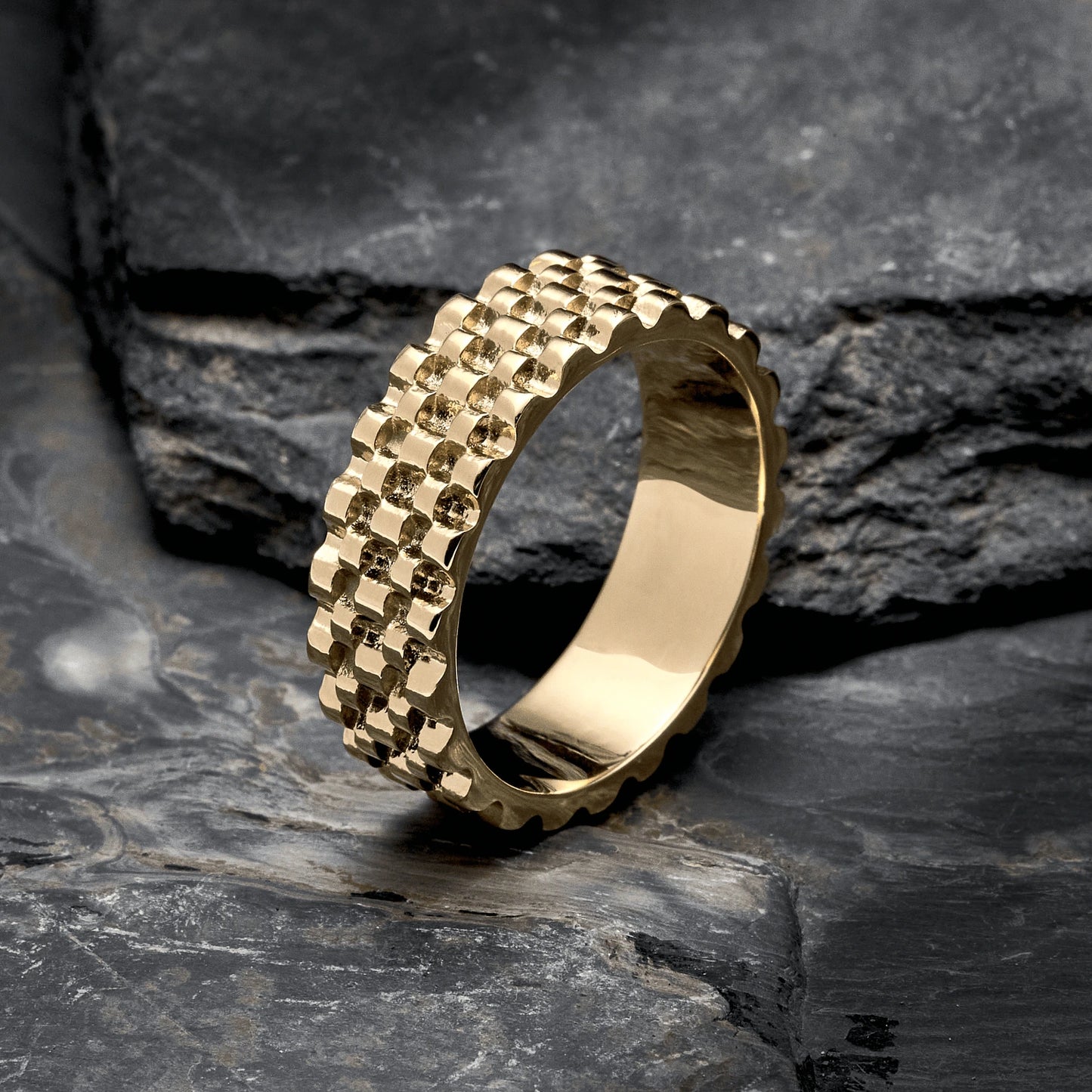 anillo titan oro lamiando 18k