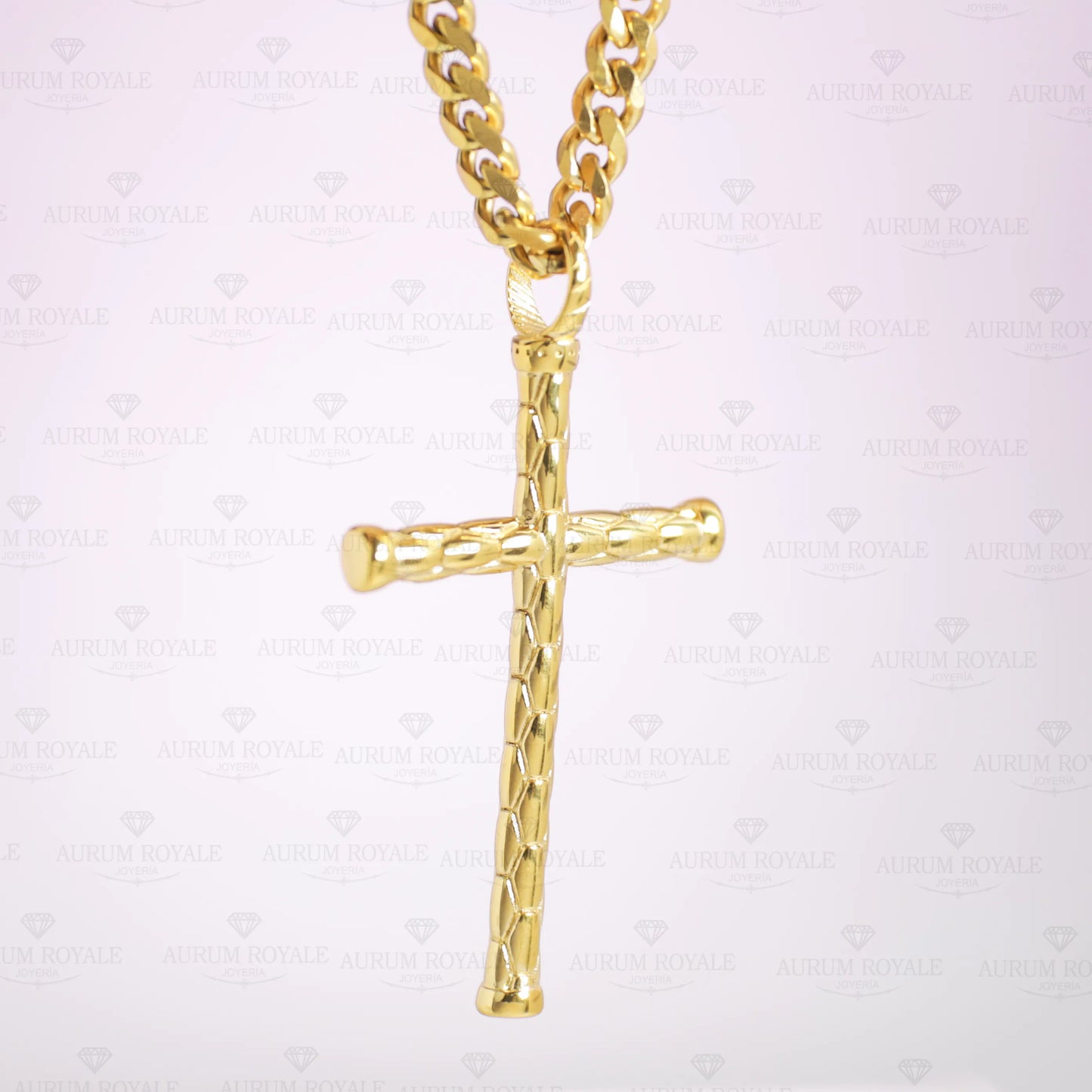 dije cruz grabada en oro laminado