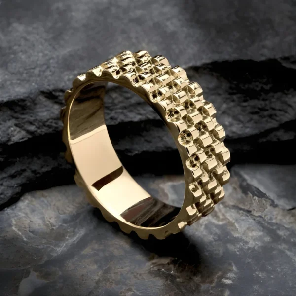 Anillo titan oro laminado (hombre) fondo oscuro