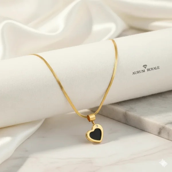 Cadena de oro laminado con dije de corazón negro femenina