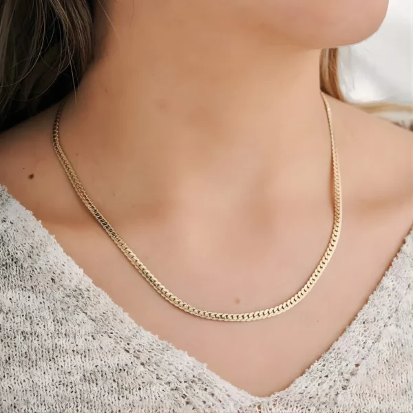 Cadena grabada en oro laminado cuello mujer