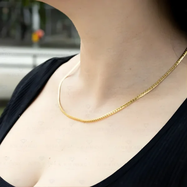 Cadena grabada en oro laminado para mujer