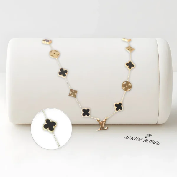Cadena lv negra en oro laminado para mujer