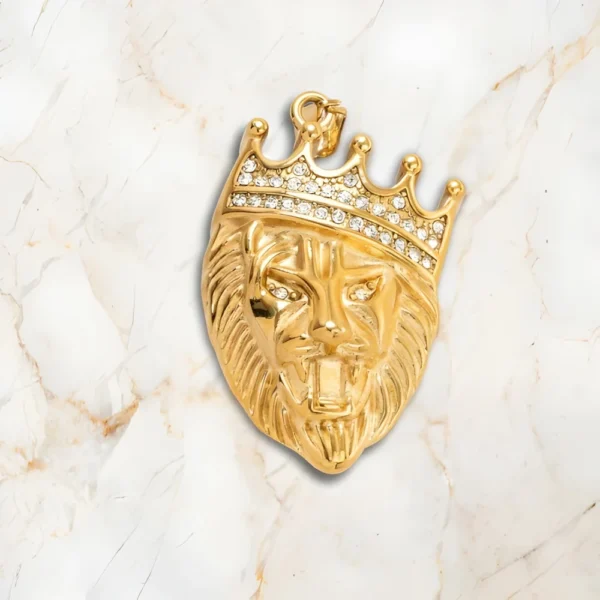 Dije de leon y corona de rey en oro laminado