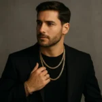 donde comprar oro laminado en Colombia, hombre con cadenas de oro laminado