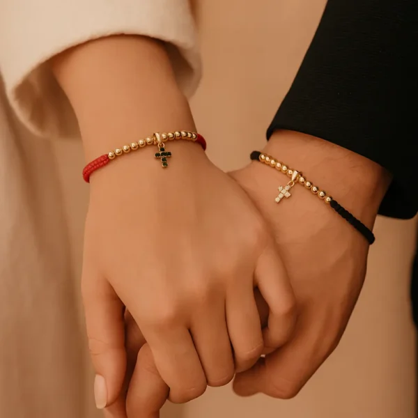 Pulseras Pareja en Oro Laminado 18K con Dijes Cruz con Circones