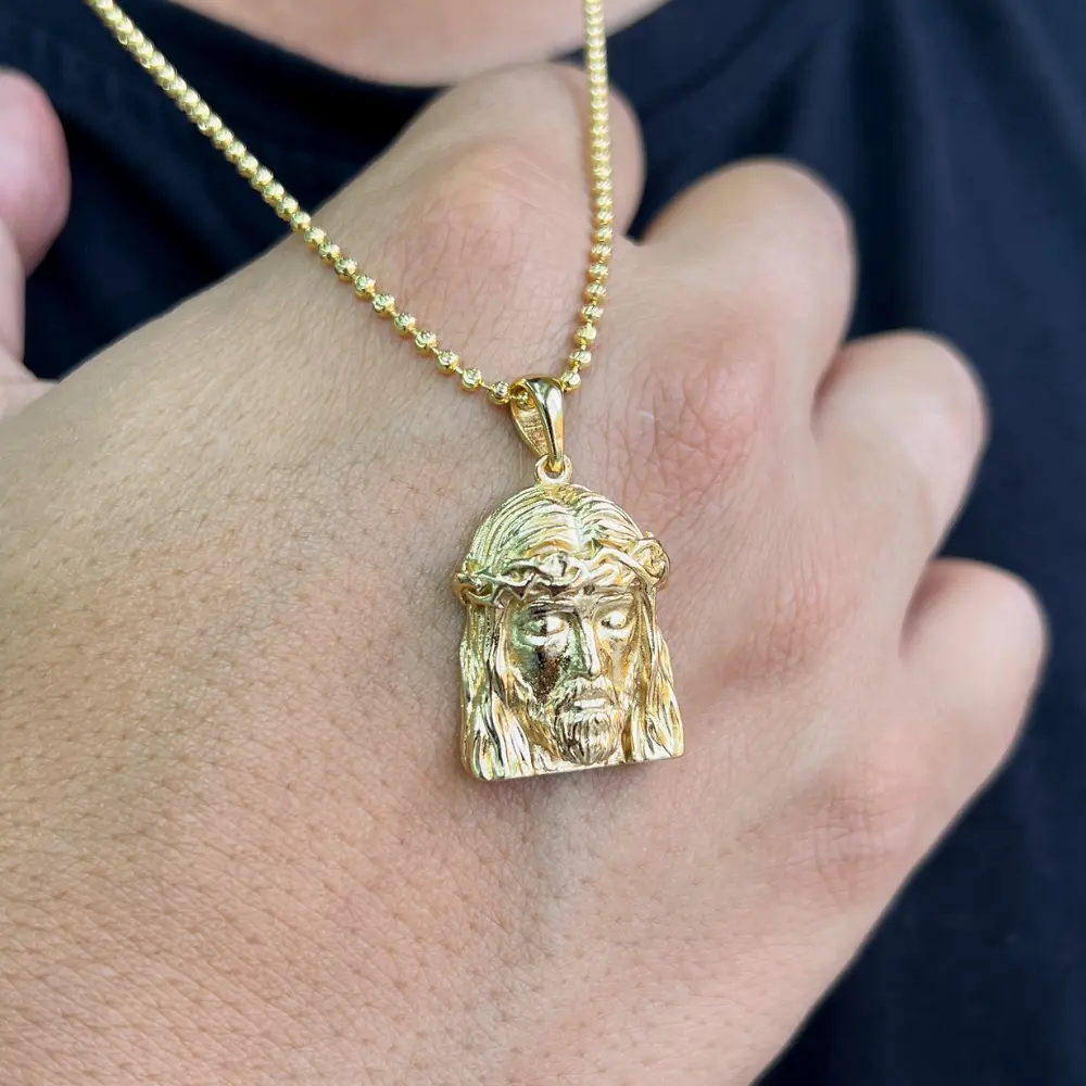 Dije Rostro de Jesús en Oro Laminado 18K - Imagen 3